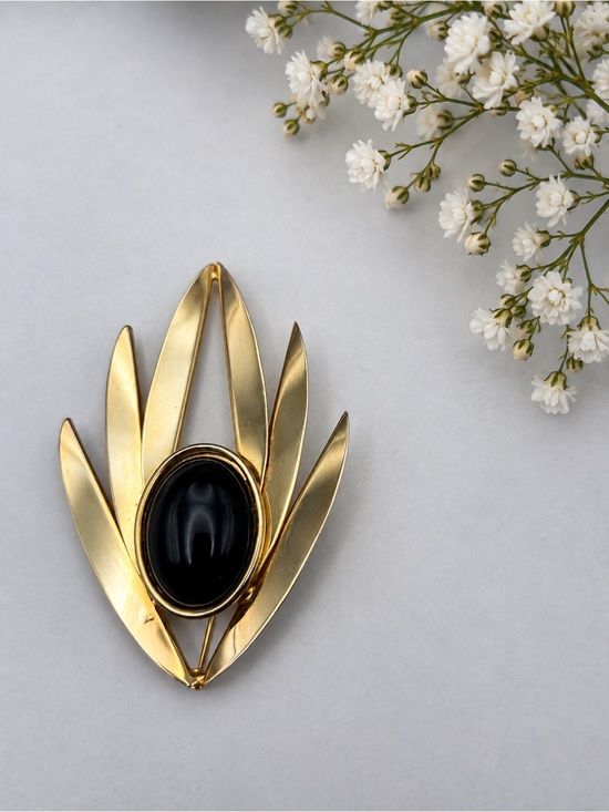 Unsigned Jewelry - Vintage Large Gold Leaf Brooch Black Cabochon